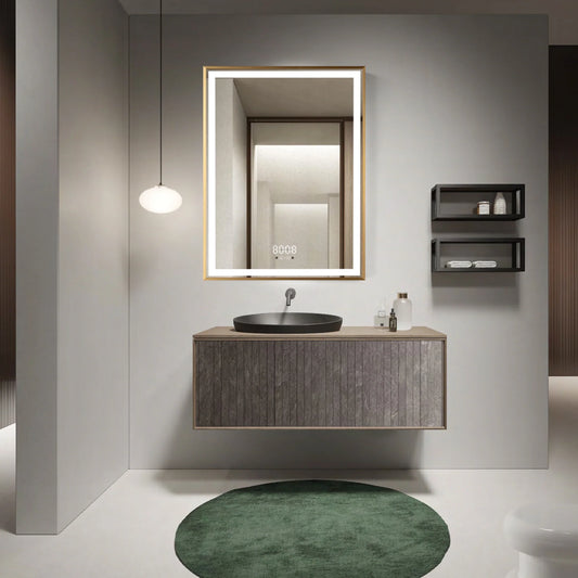 Oglinda LED 60×80 cm Dreptunghiulara cu Rama Aurie, Senzor Miscare Premium – 3 Tipuri de Lumina, Dimabila, Ceas & Temperatura, Dezaburire