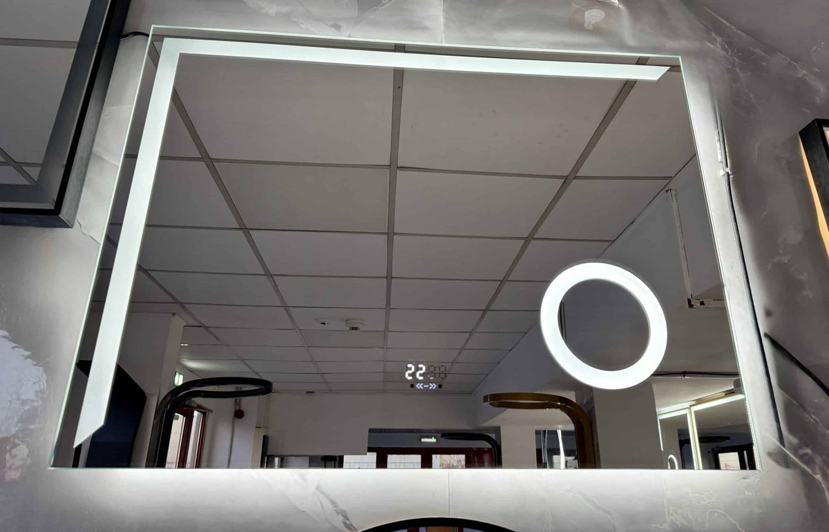 Oglinda LED 80×60 cm Dreptunghiulara, Senzor Miscare Premium, 3 Tipuri de Lumina, Dimabila, Ceas & Temperatura, Dezaburire