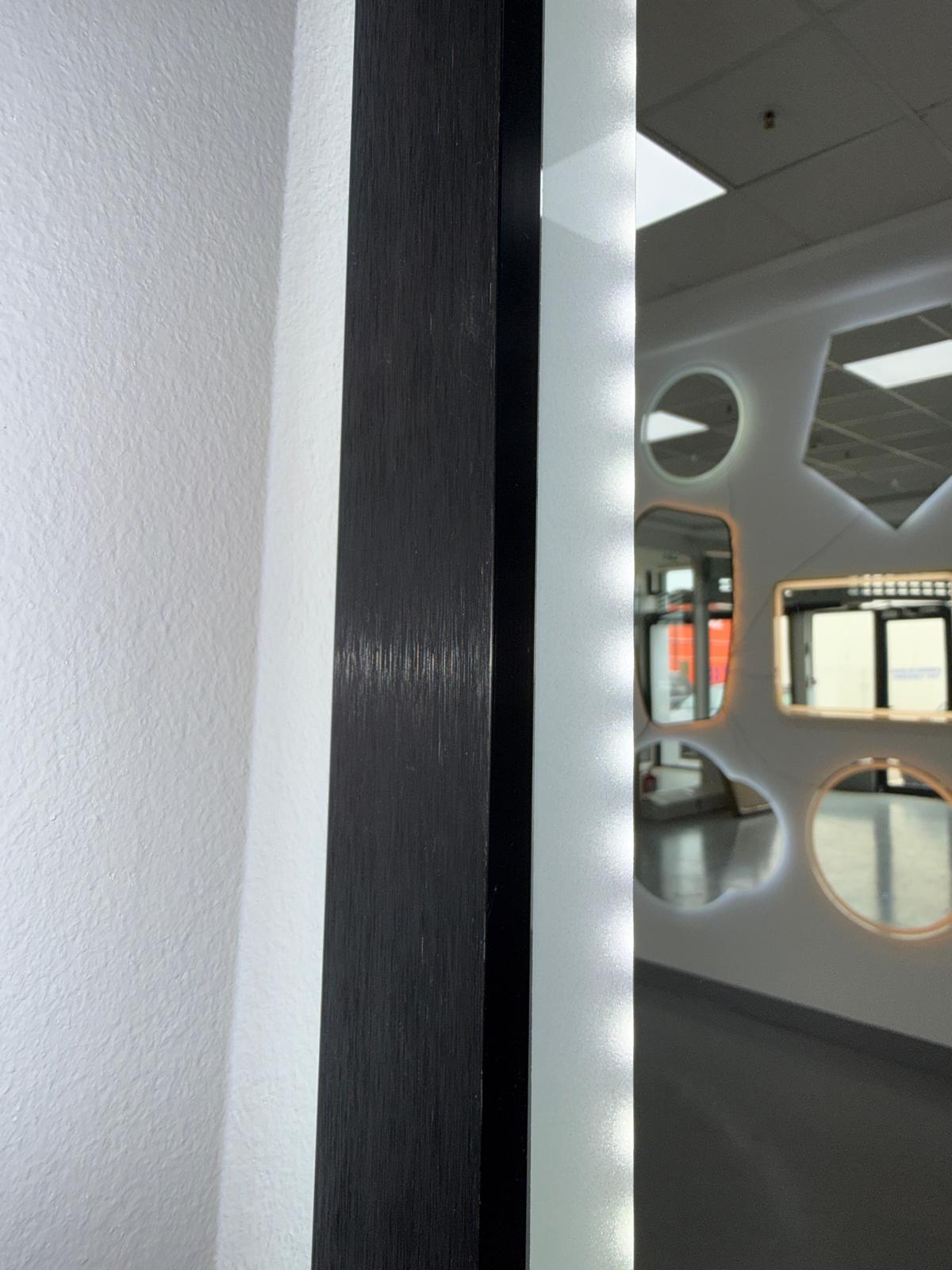 Oglindă LED Ovală 50×100 cm cu Ramă Negru Periat, Model Shark Design, Dezaburire, 3 Tipuri de Lumină, Touch, IP65