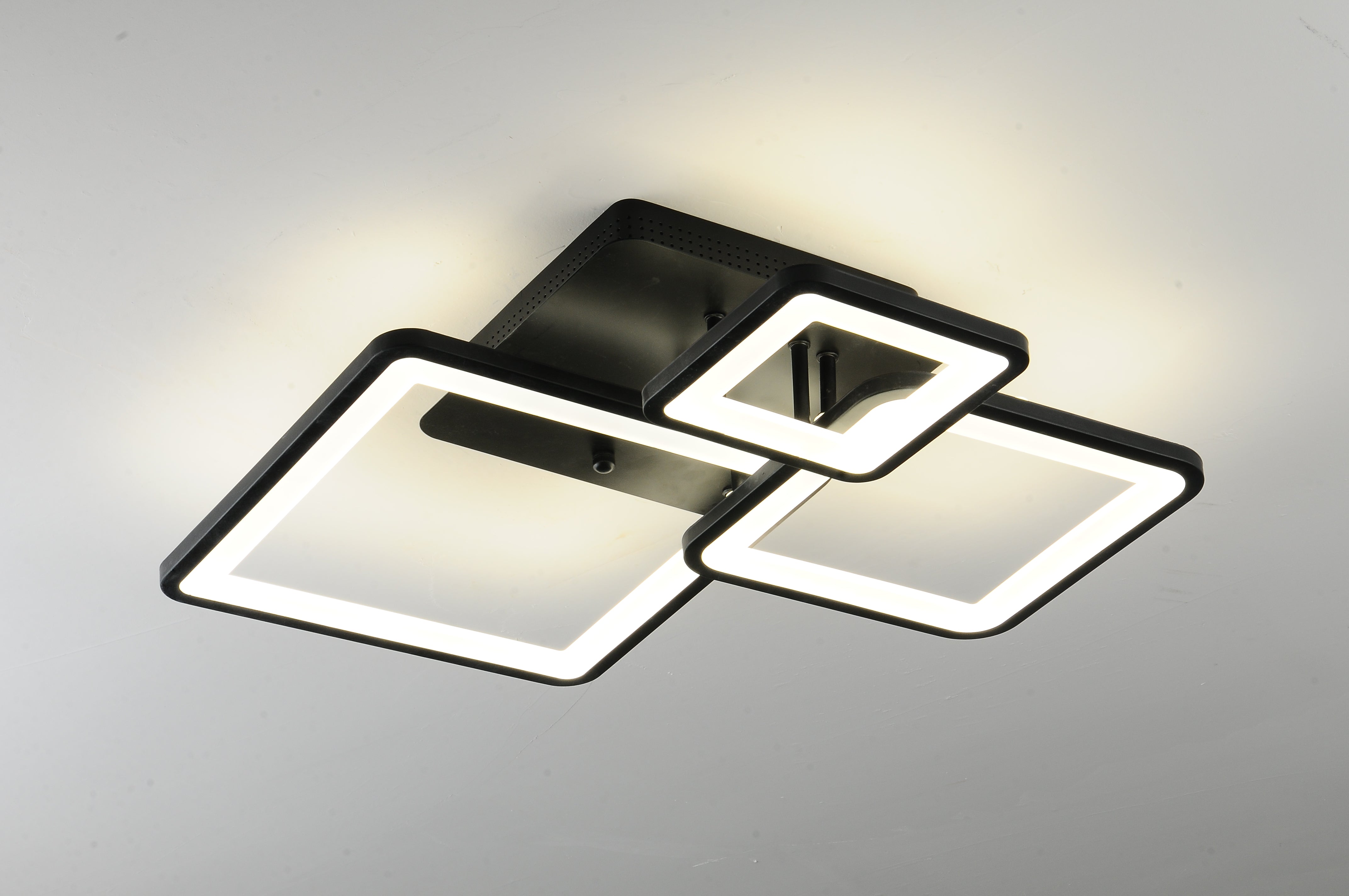 Lustra LED RFAN, Model K002-3, cu Telecomanda, 3 Tipuri de Lumina, Intensitate Reglabila, 61W, Negru